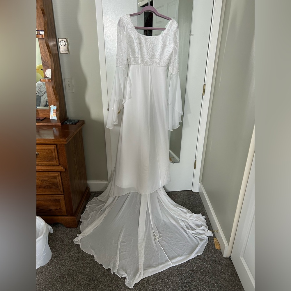 Elegant White Long Sleeve Gown